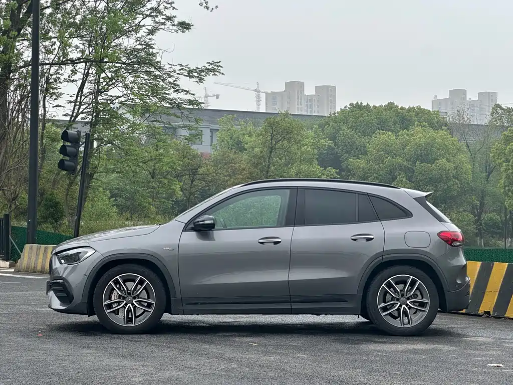 Mercedes-Benz GLA AMG 2021 — фото 4