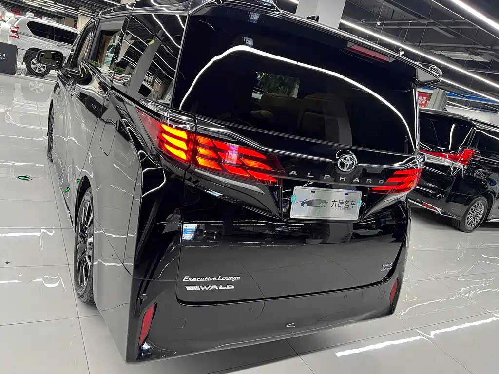 Toyota Alphard 2025 — фото 7