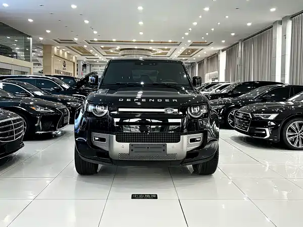Land Rover Defender 2024