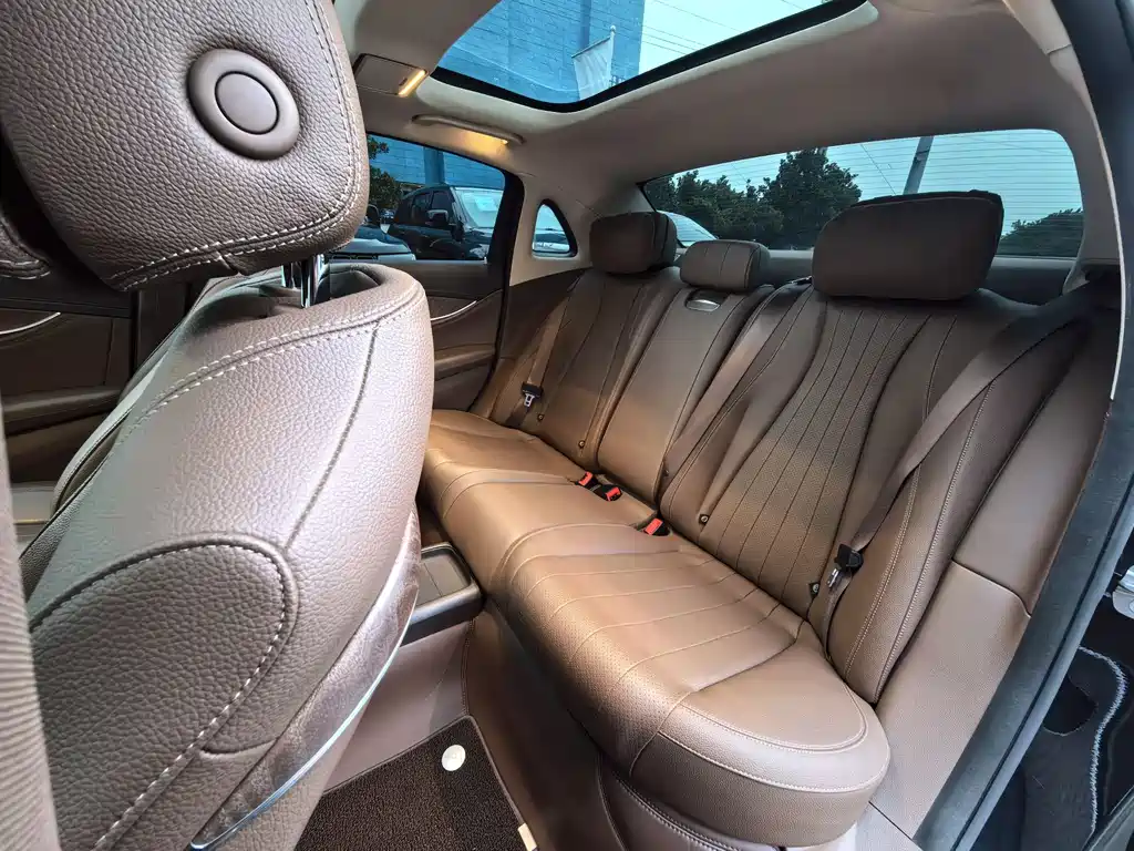 Mercedes-Benz E-Class 2019 — фото 11