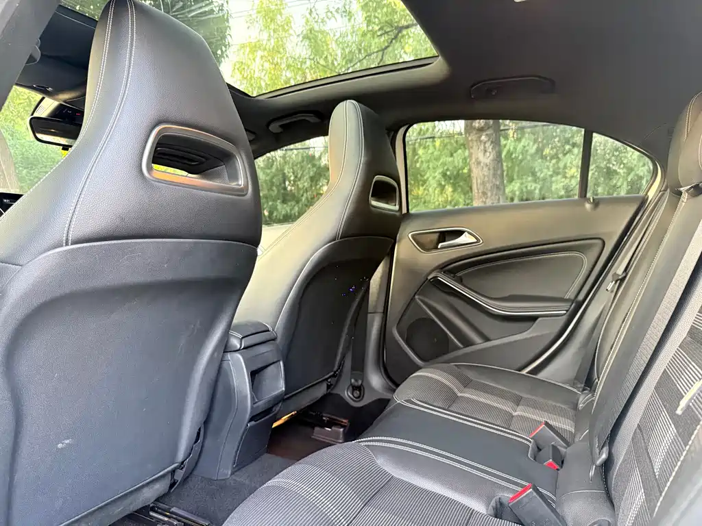 Mercedes-Benz A-Class 2017 — фото 15