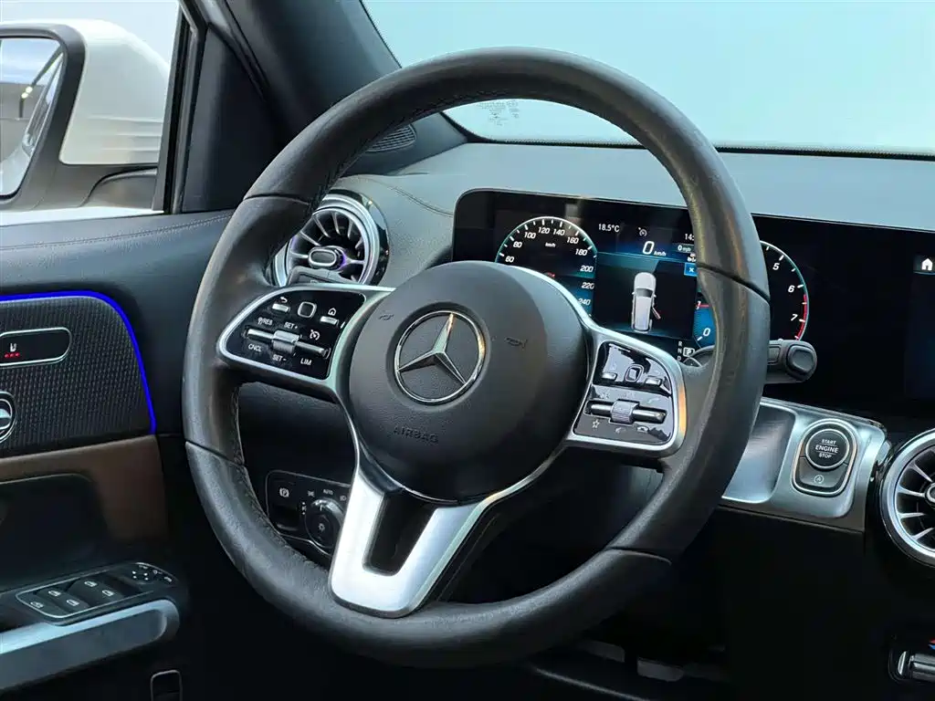 Mercedes-Benz GLB 2023 — фото 28