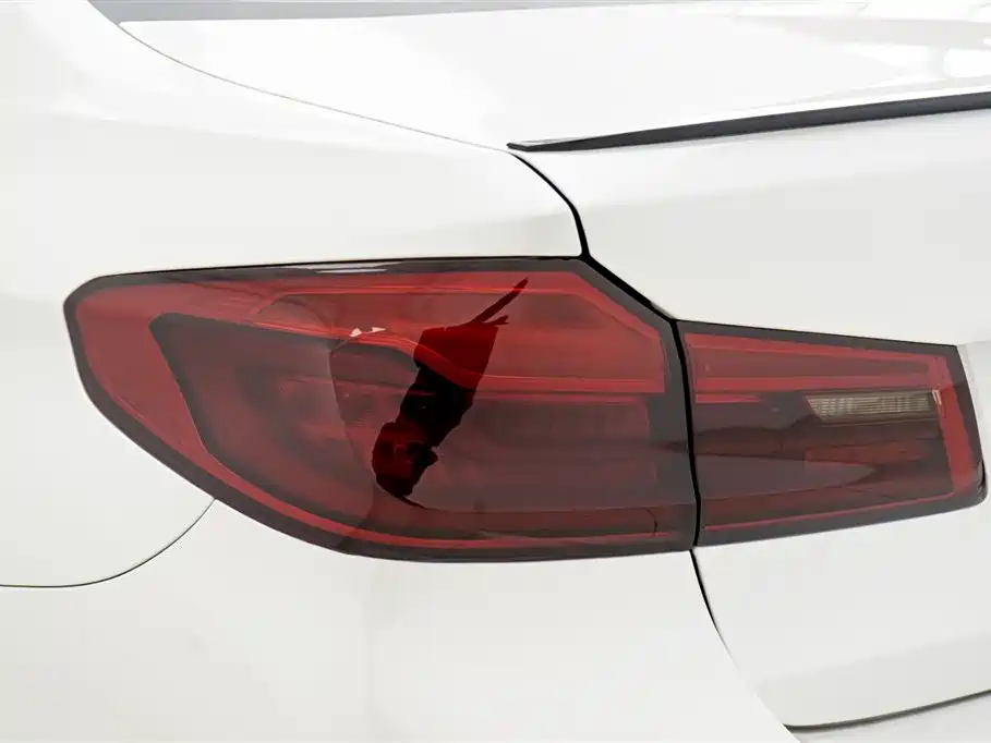 BMW 5 Series 2019 — фото 11