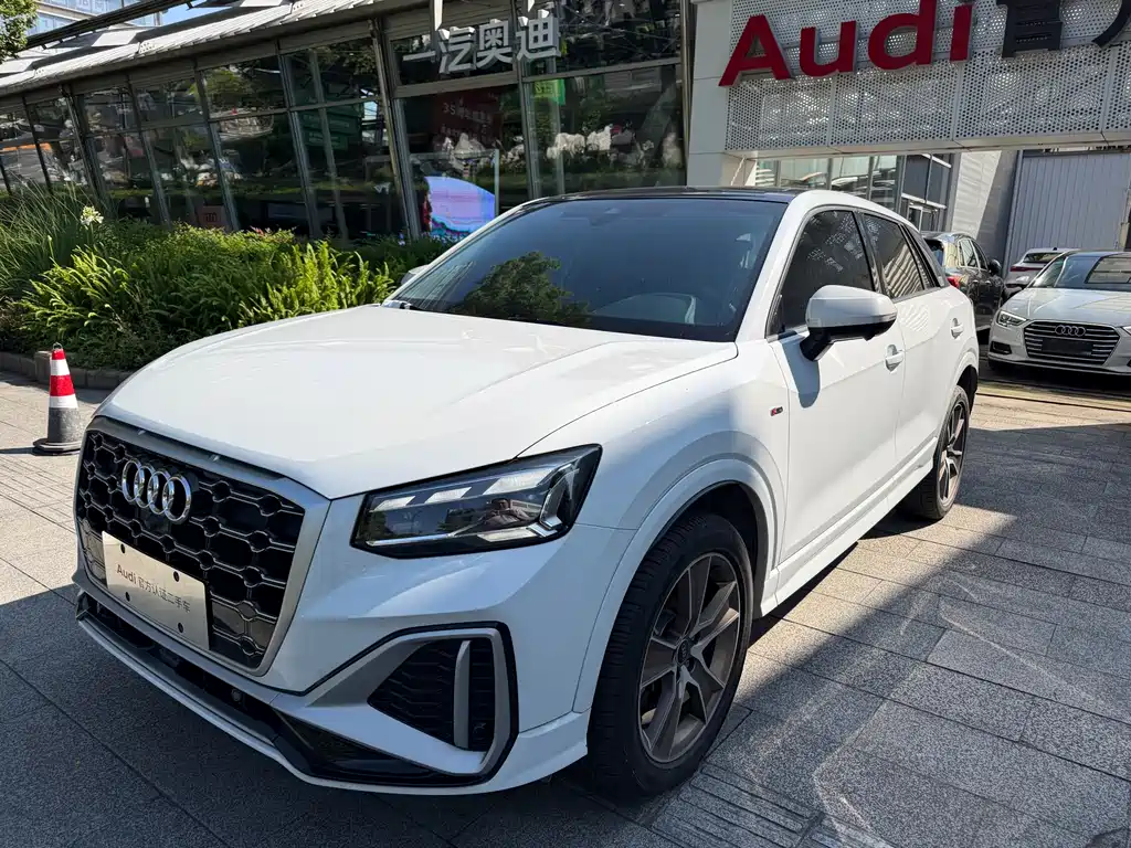 Audi Q2L 2024