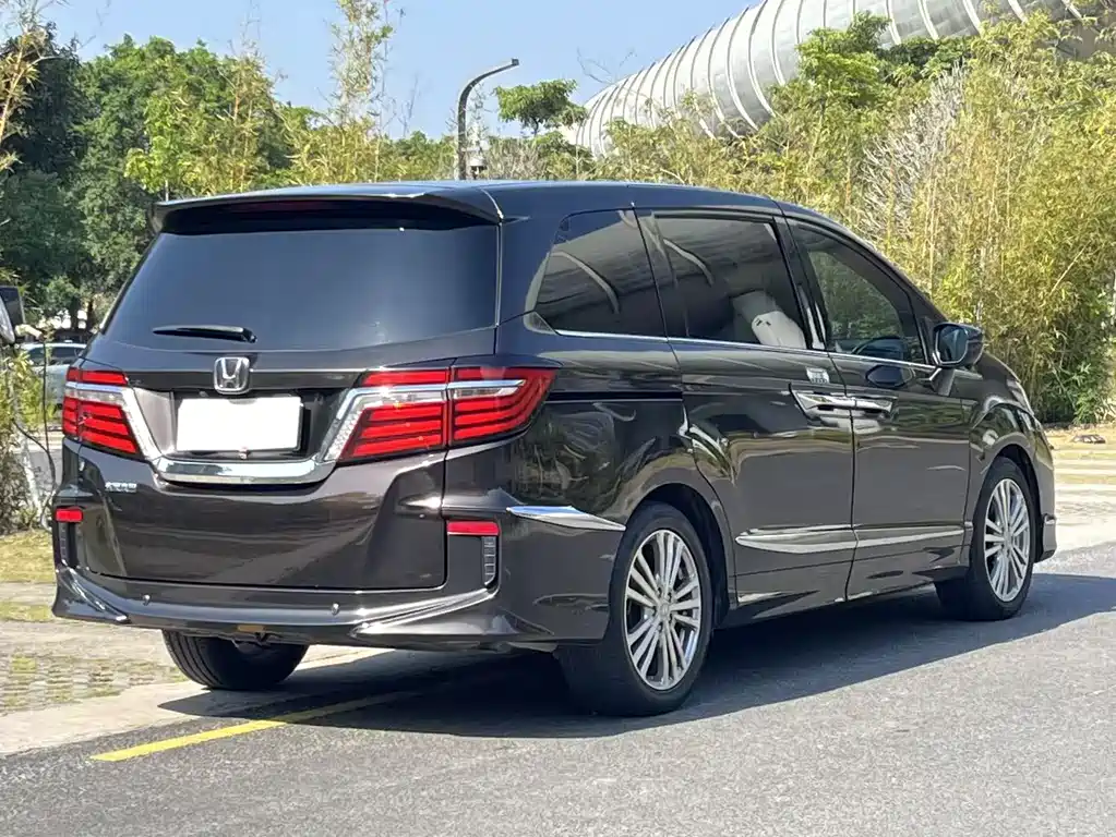 Honda Elysion 2018 — фото 22