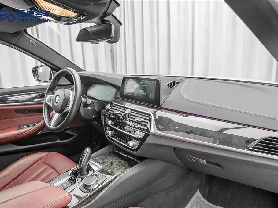 BMW 5 Series 2020 — фото 14