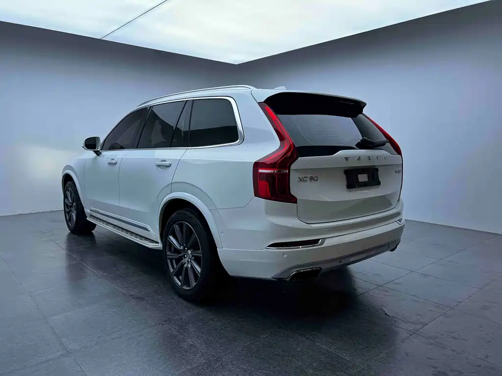 Volvo XC90 2018 — фото 9