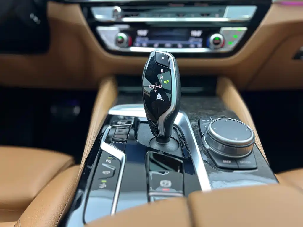 BMW 6 Series GT 2022 — фото 18