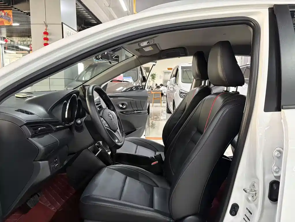 Toyota Yaris L 2022 — фото 2