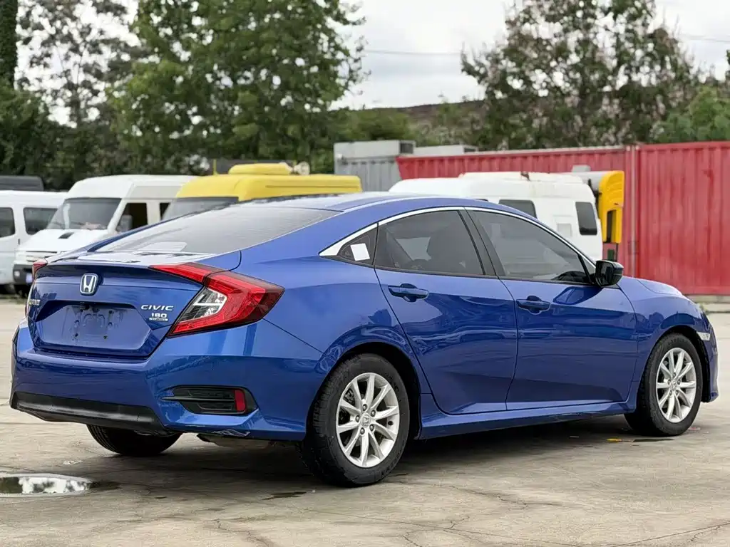Honda Civic 2018 — фото 9