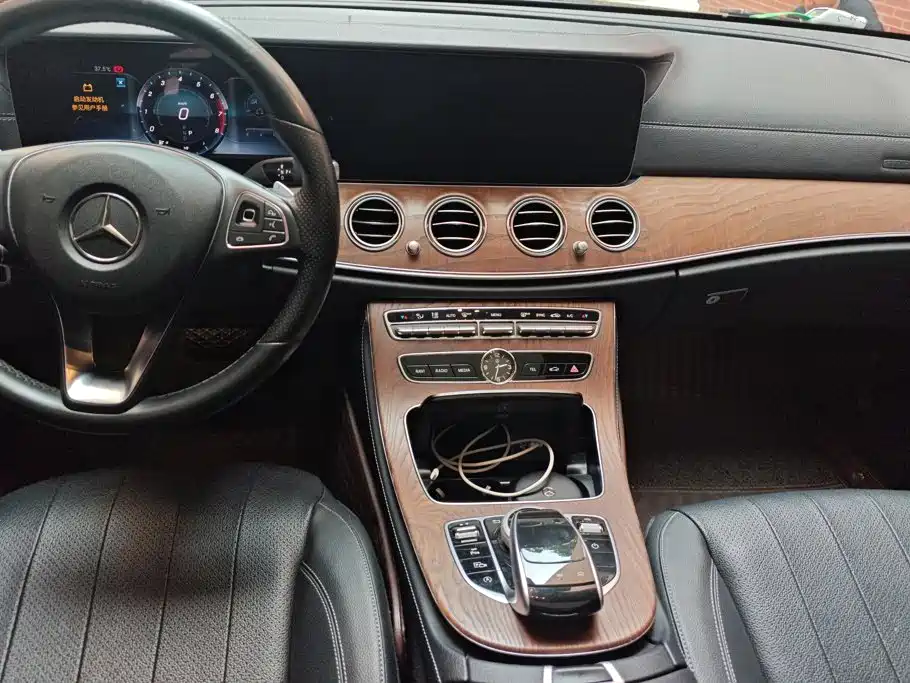 Mercedes-Benz E-Class 2018 — фото 13