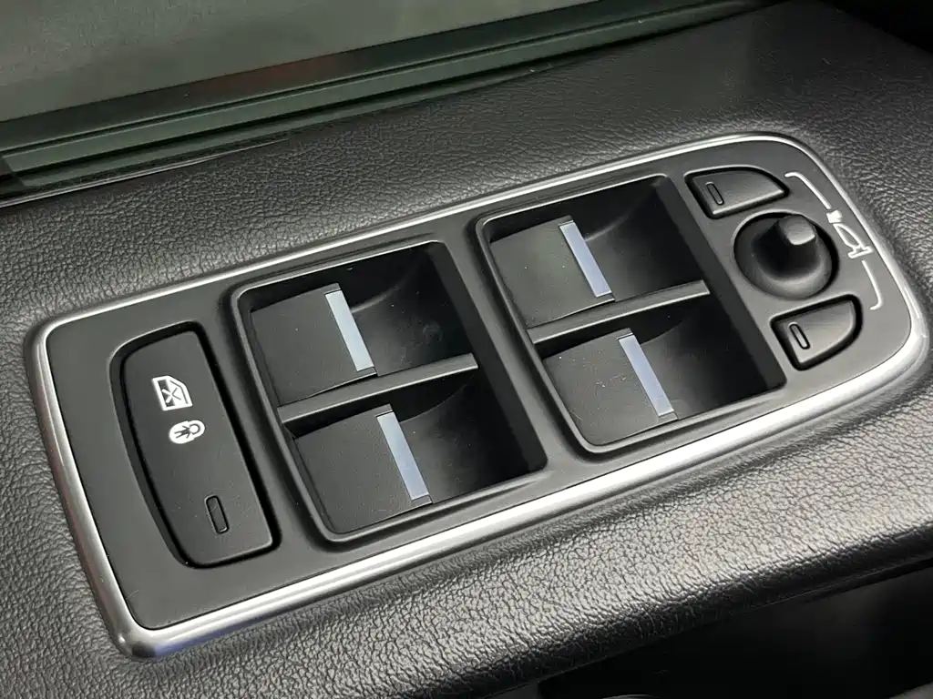Jaguar F-PACE 2017 — фото 10