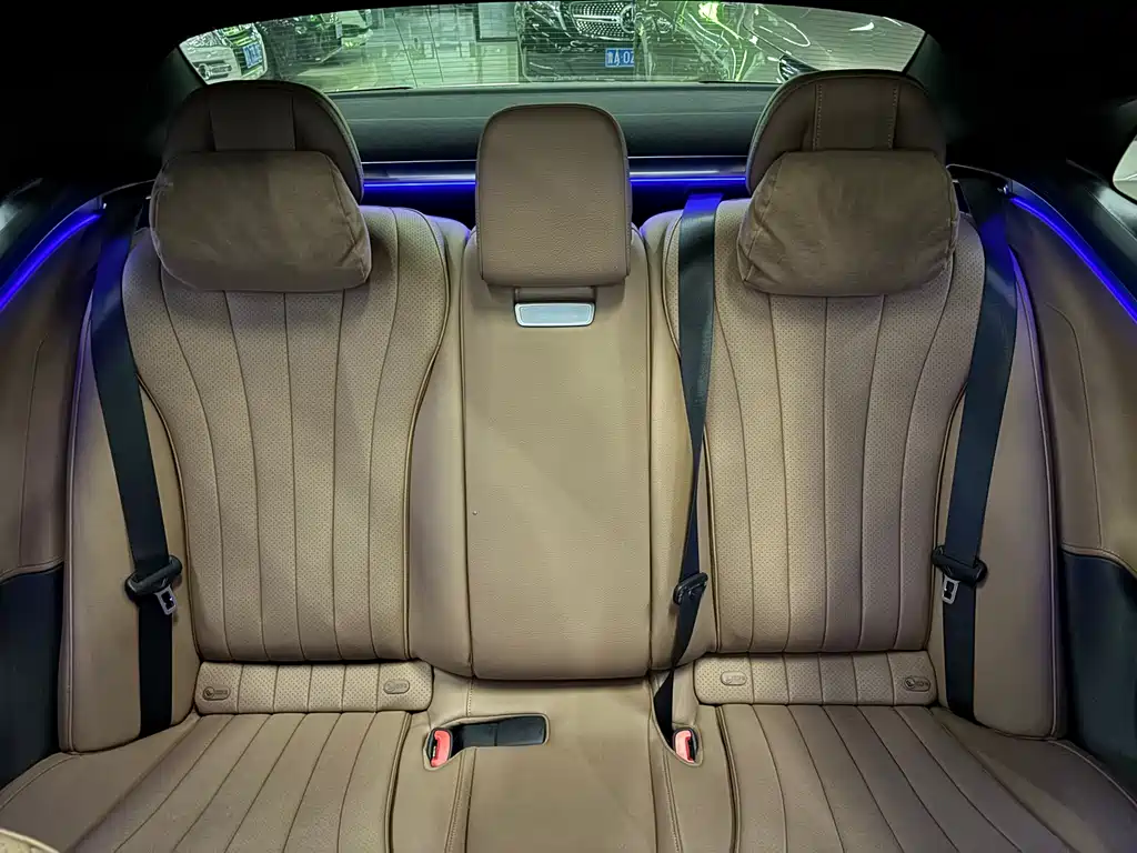 Mercedes-Benz E-Class 2025 — фото 16