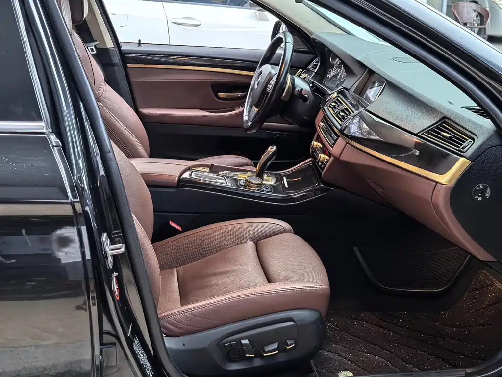 BMW 5 Series 2015 — фото 10
