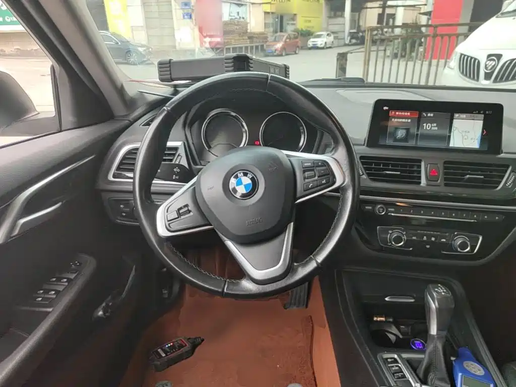 BMW 1 Series 2019 — фото 11