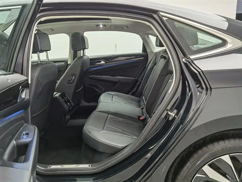 Volkswagen Passat 2023 — фото 15