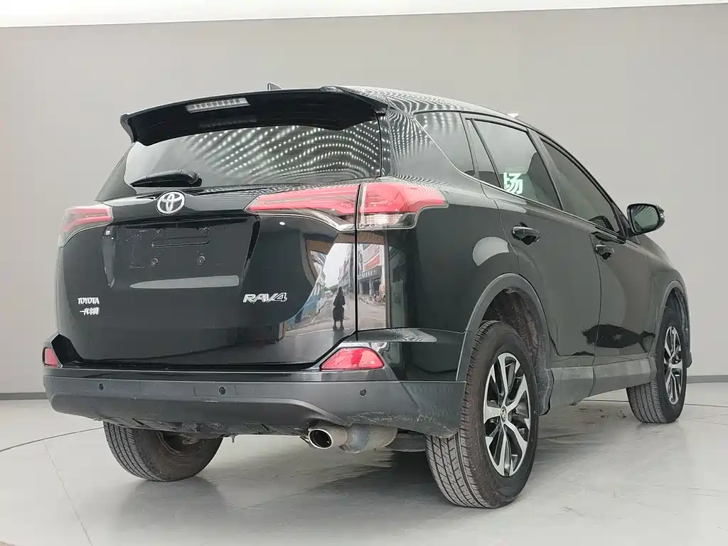 Toyota RAV4 2017 — фото 4