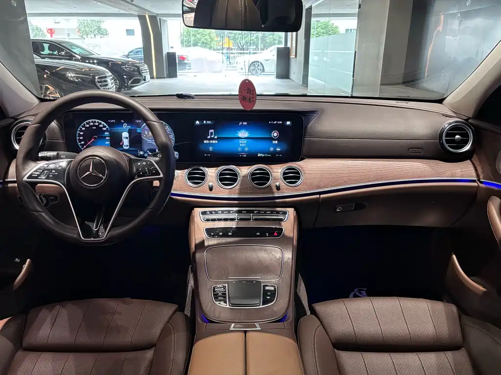 Mercedes-Benz E-Class 2022 — фото 10
