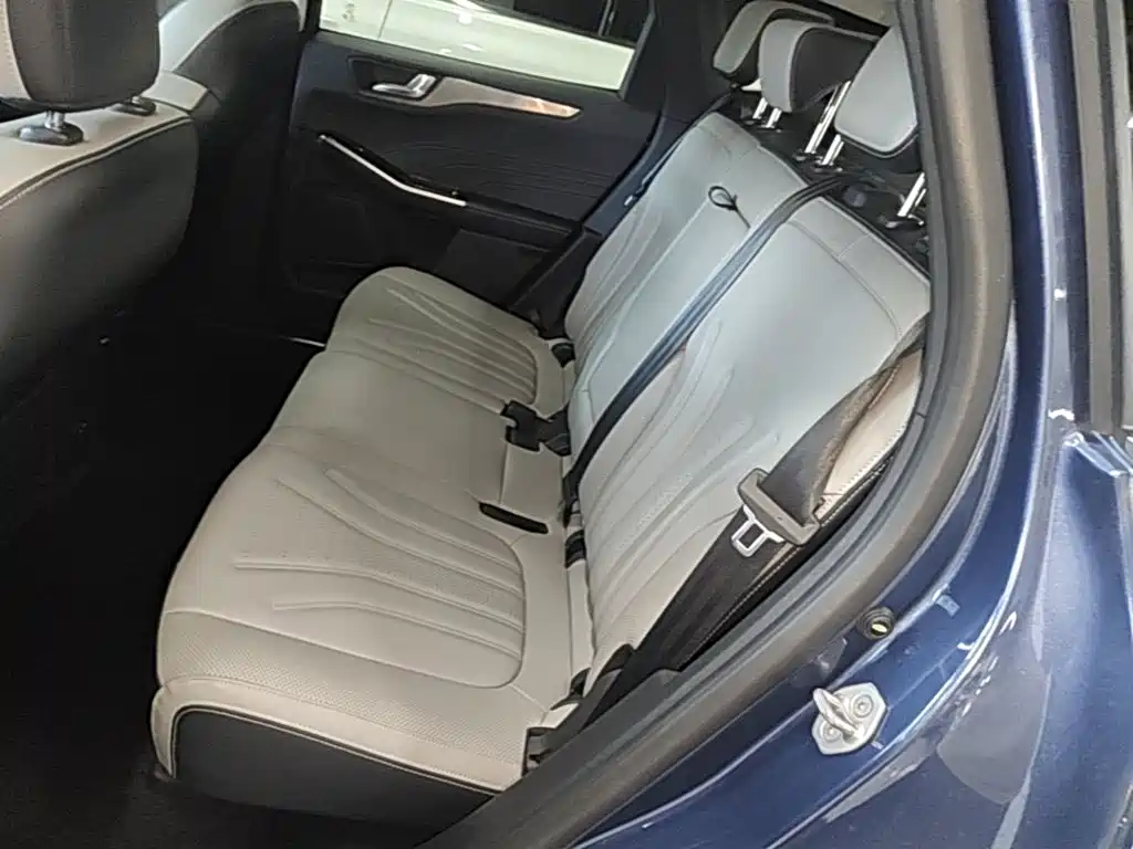 Ford Escape 2022 — фото 17