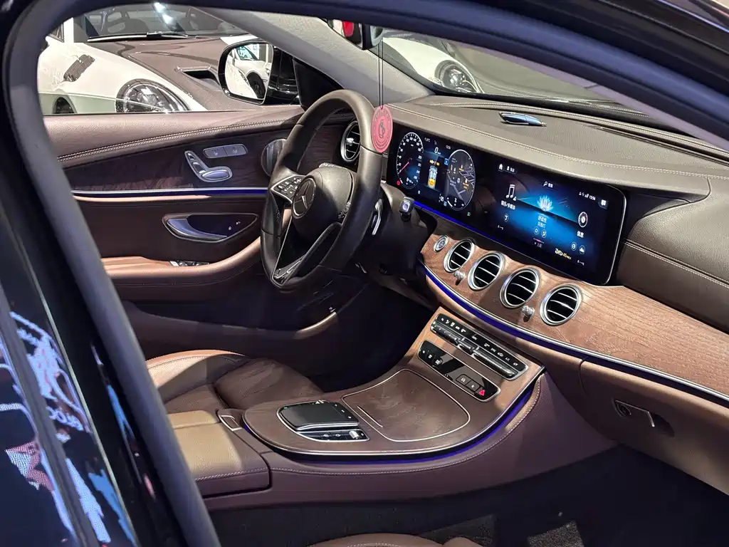 Mercedes-Benz E-Class 2022 — фото 13