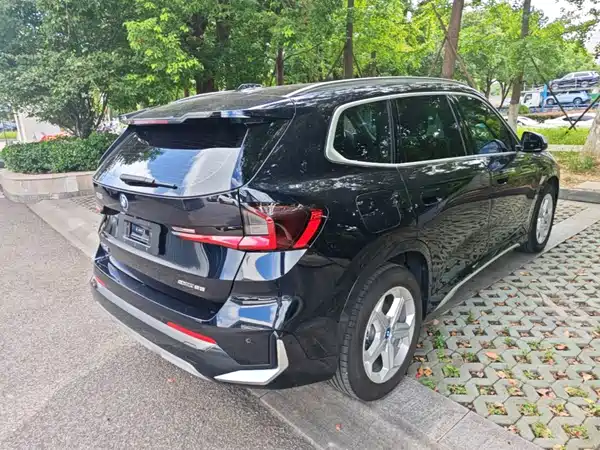 BMW iX1 2024