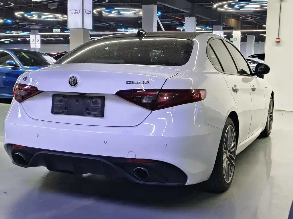 Alfa Romeo Giulia 2017 — фото 17