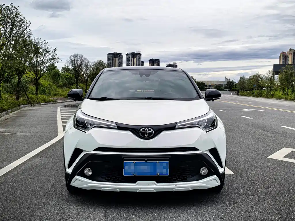 Toyota C-HR 2019 — фото 2