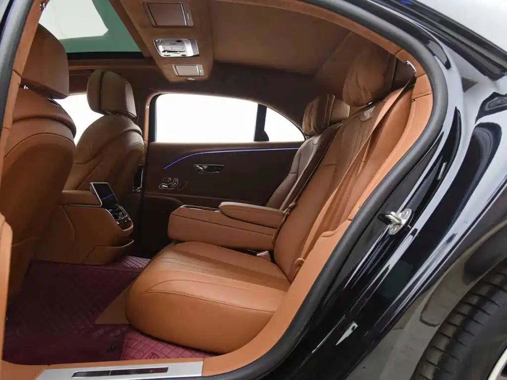 Bentley Flying Spur 2024 — фото 10