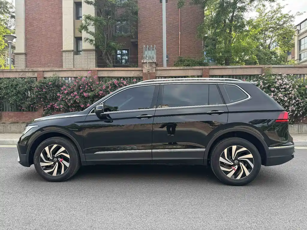 Volkswagen Tiguan L 2025 — фото 11