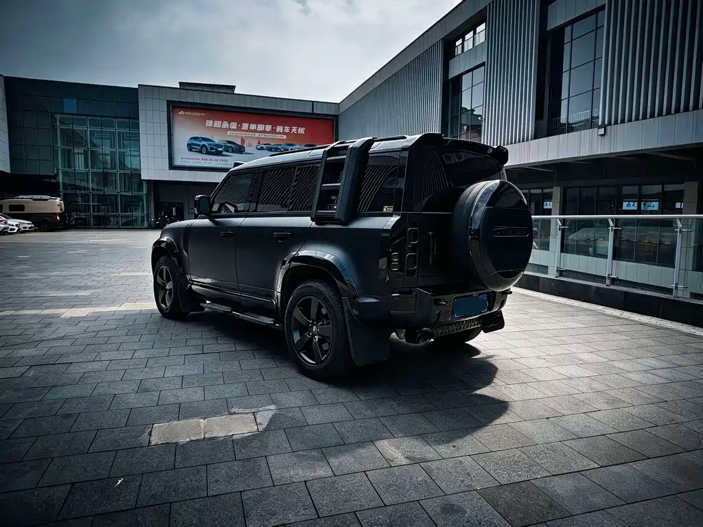 Land Rover Defender 2023 — фото 13