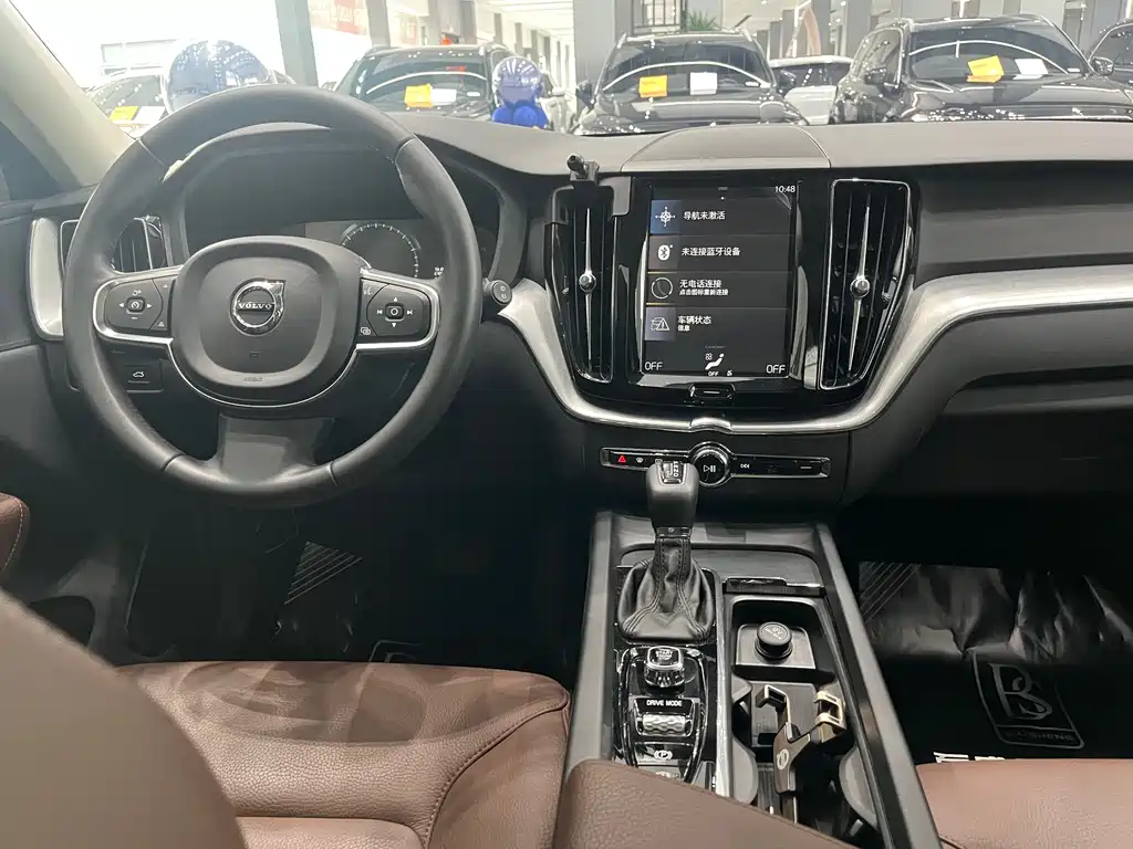 Volvo XC60 2019 — фото 6