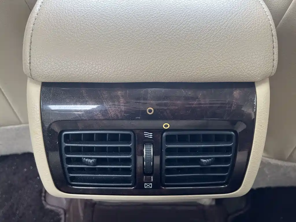 Toyota Camry 2015 — фото 12