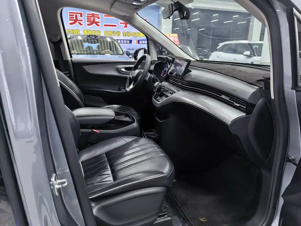 Roewe iMAX8 2023 — фото 16