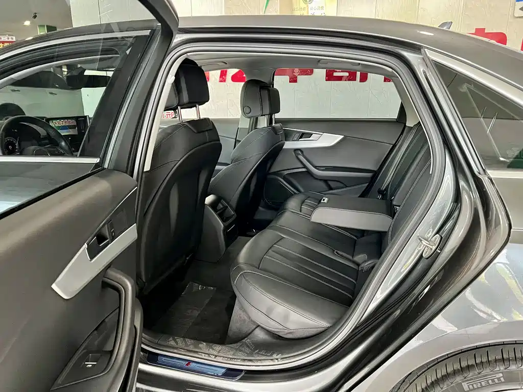 Audi A4L 2023 — фото 4