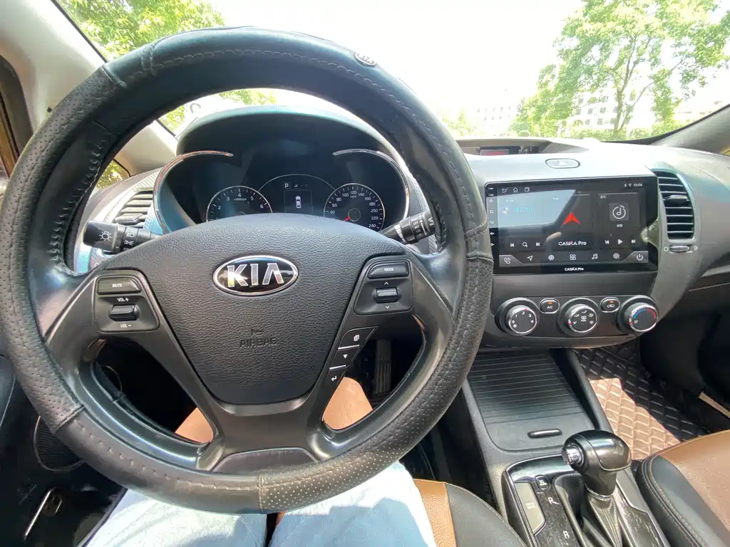 Kia K3 2017 — фото 14