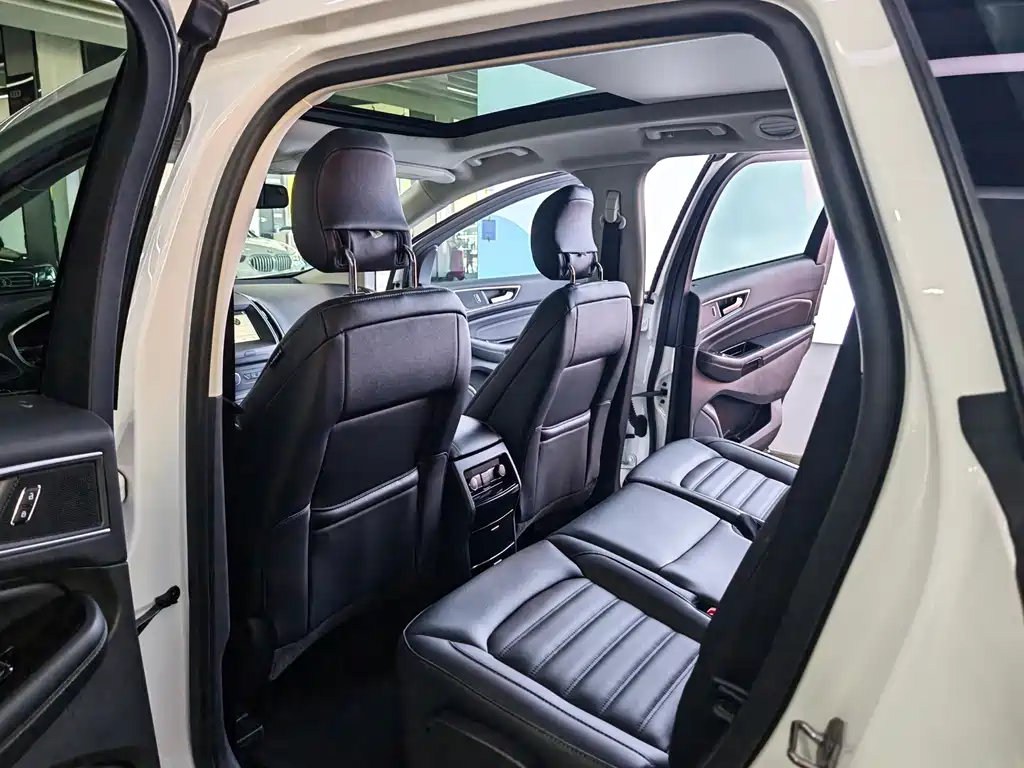Ford Edge 2019 — фото 18