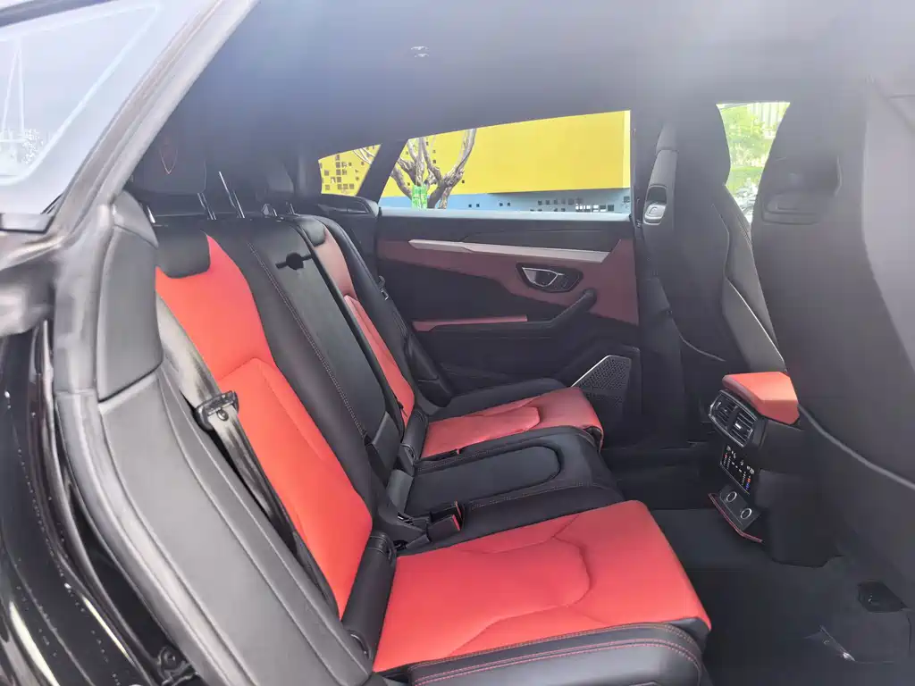 Lamborghini Urus 2019 — фото 14