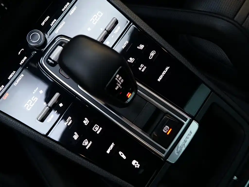 Porsche Cayenne 2019 — фото 6