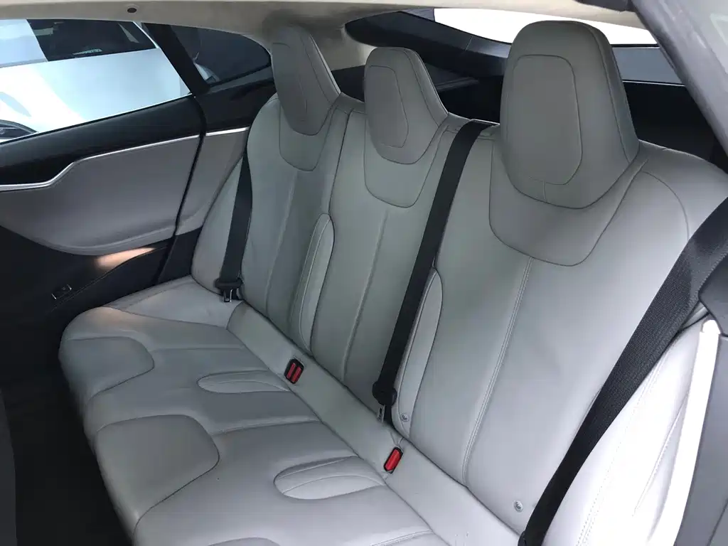 Tesla Model S 2016 — фото 11