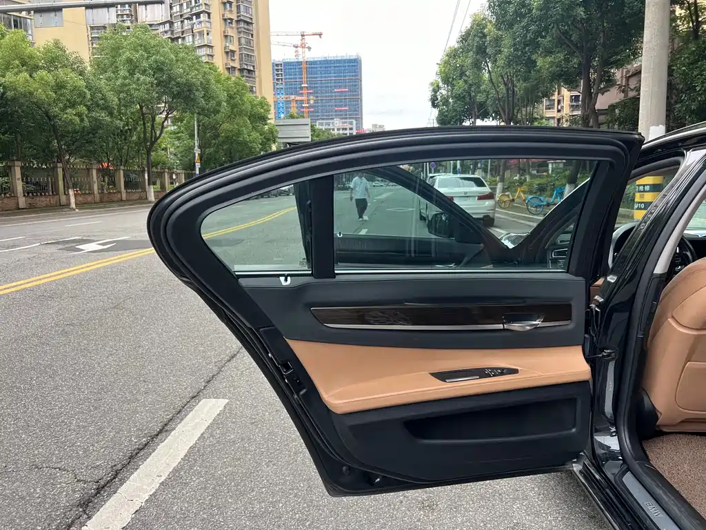 BMW 7 Series 2013 — фото 22