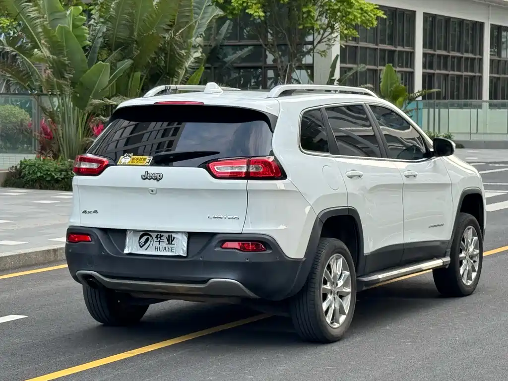 Jeep Cherokee 2015 — фото 6