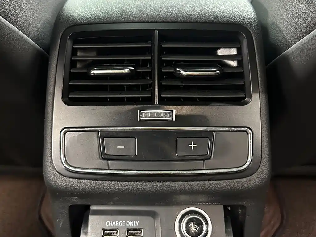 Audi A4L 2023 — фото 22