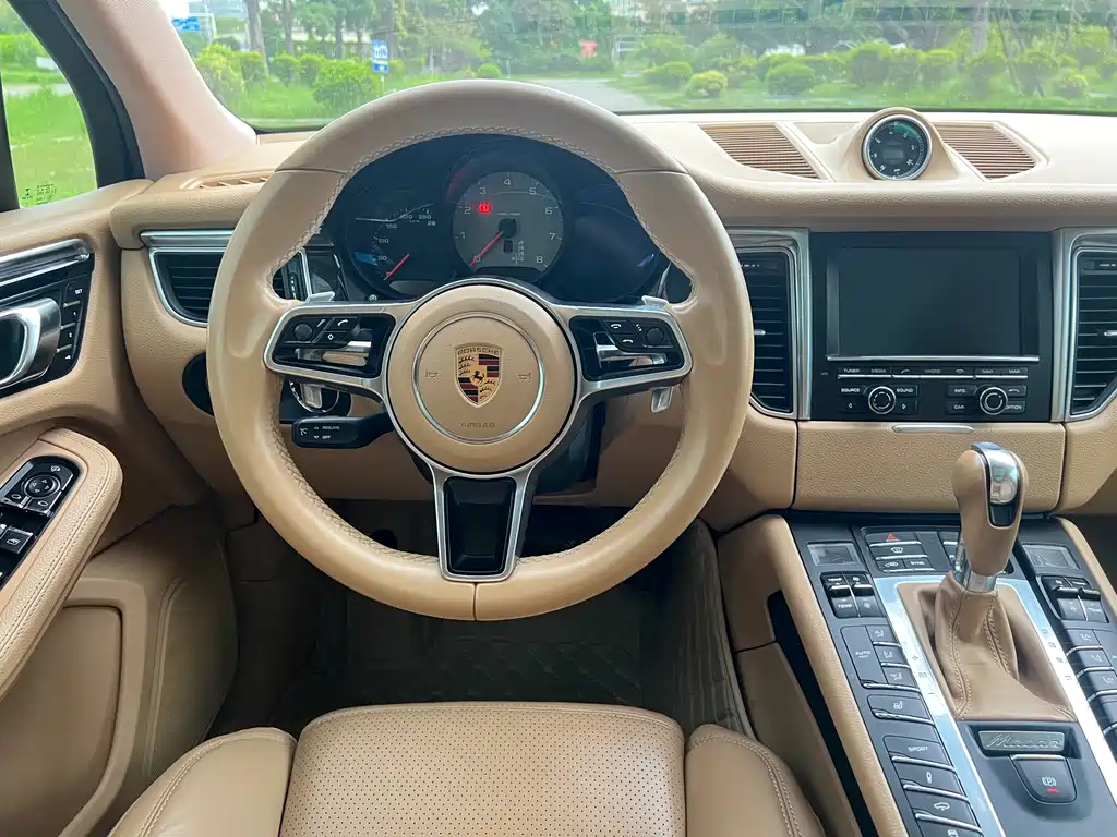 Porsche Macan 2016 — фото 12