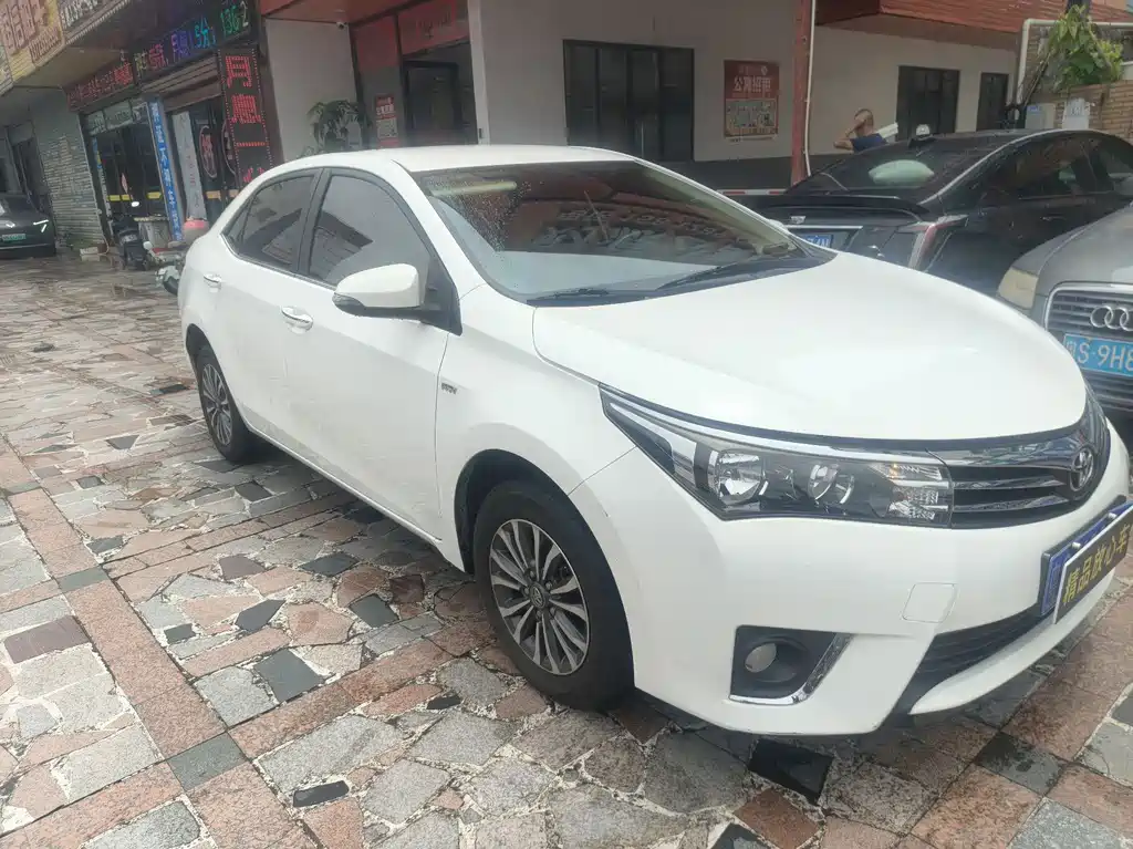 Toyota Corolla 2018 — фото 2