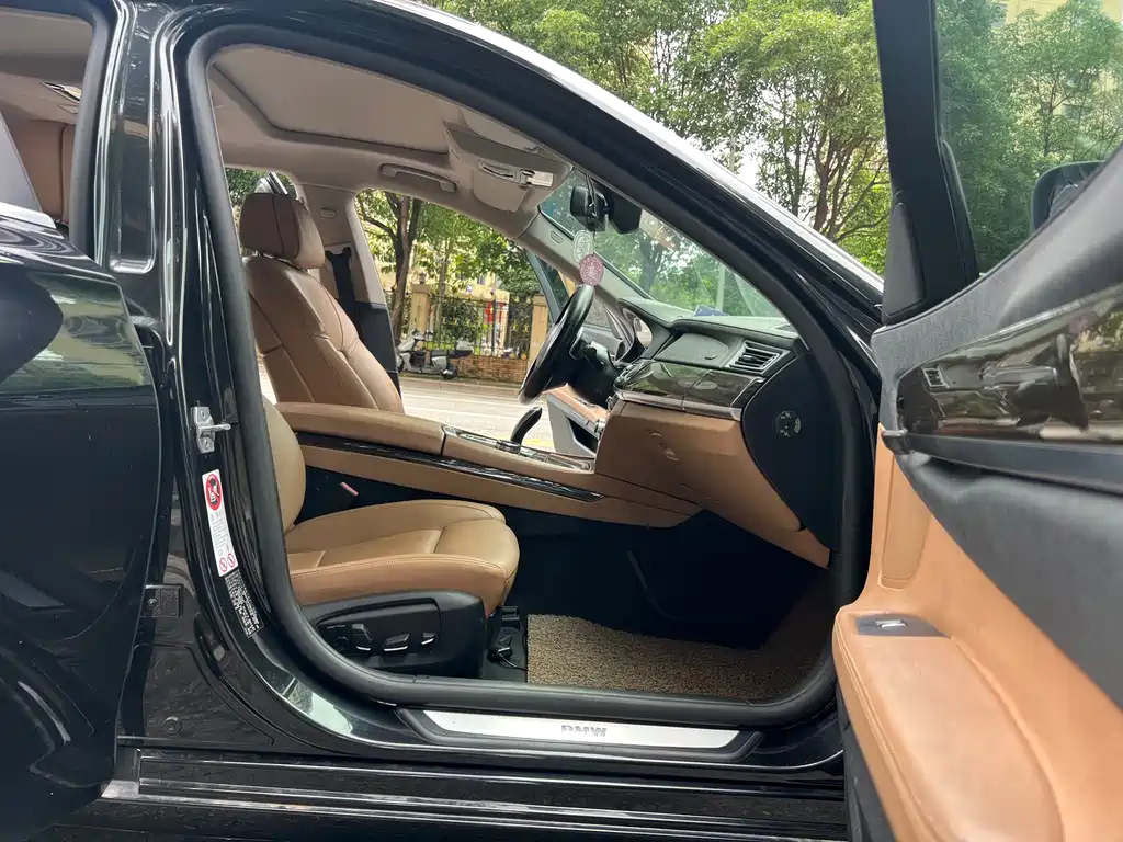 BMW 7 Series 2013 — фото 18