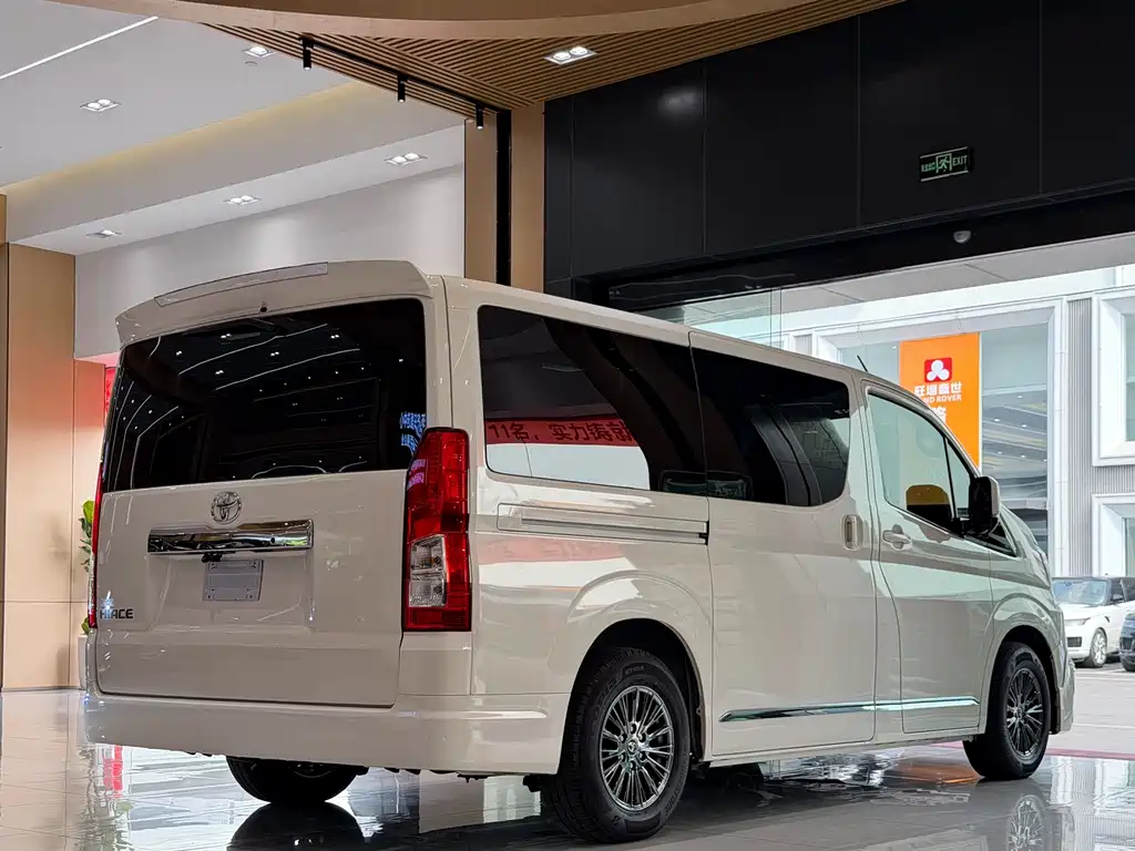 Toyota Hiace 2025 — фото 13