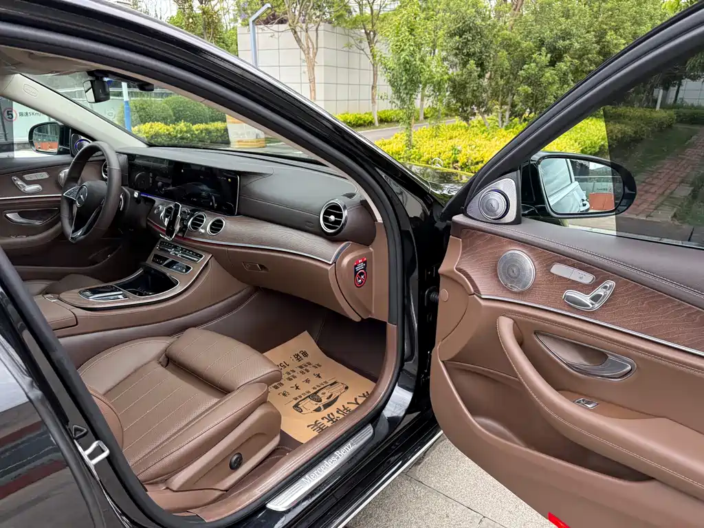 Mercedes-Benz E-Class 2022 — фото 45