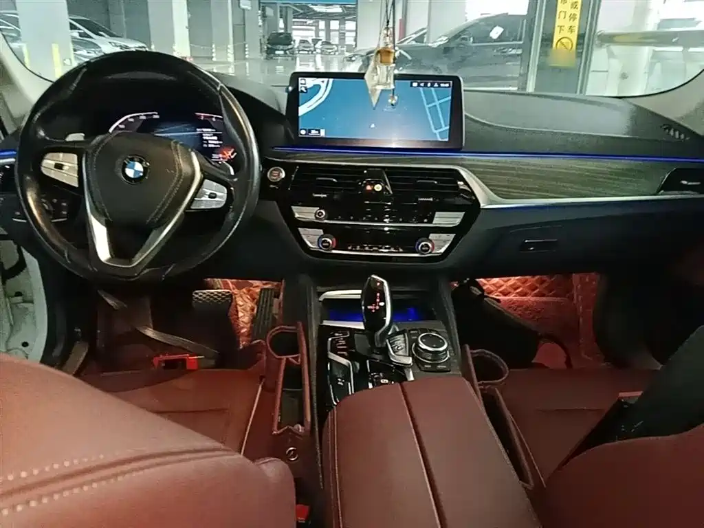 BMW 5 Series 2022 — фото 10