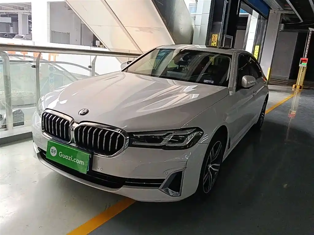 BMW 5 Series 2022 — фото 1