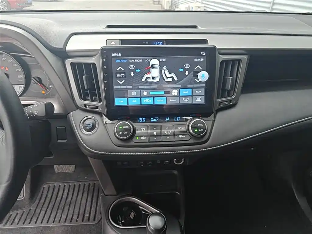 Toyota RAV4 2019 — фото 13